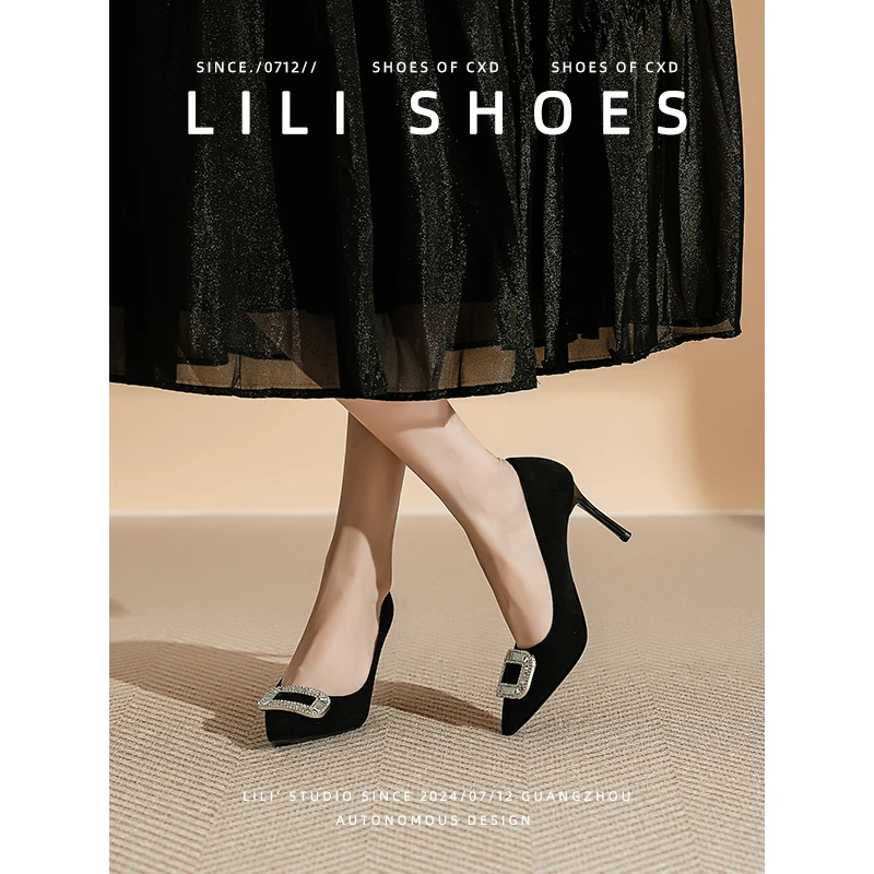 水钻方扣黑色高跟鞋女2025年秋季新款尖头细跟高级感浅口气质单鞋