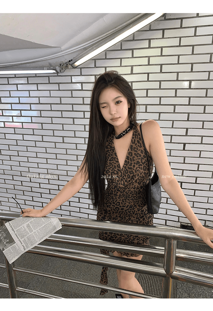 【LIANG~】辣妹豹纹性感包臀连衣裙挂脖气质时尚夏季法式复古设计感