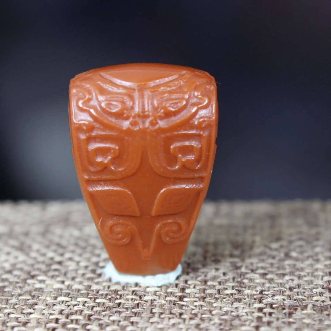 基地质检｜一物一图天然南红苏工博古纹三通佛头配饰满肉瓦西原矿