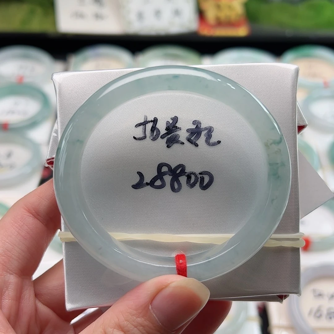 翡翠手镯（贵妃镯）未镶嵌