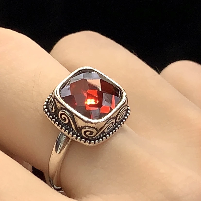 925银合成锆石戒指 四方来财S纹做旧血锆戒指