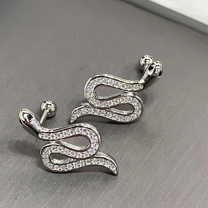 925银合成锆石耳饰 个性爆闪盘旋灵蛇防丢耳钉