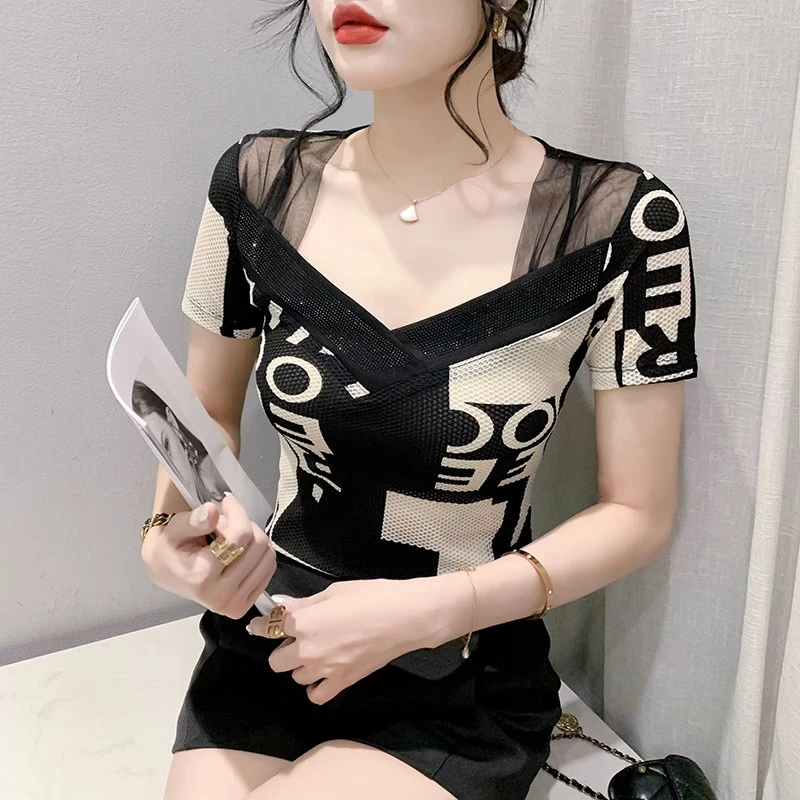 网纱拼接性感V领T恤女短袖夏装欧货时尚字母印花网纱上衣洋气小衫