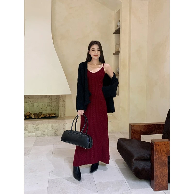 彭剩饭饭 法式穿搭2024冬季V领吊带毛织羊毛连衣裙C1329
