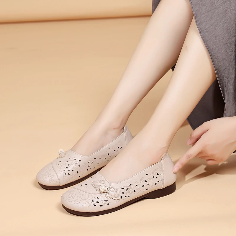 久站不累妈妈凉鞋50-60岁软底防滑洋气40-50岁高档洞洞鞋夏季透气