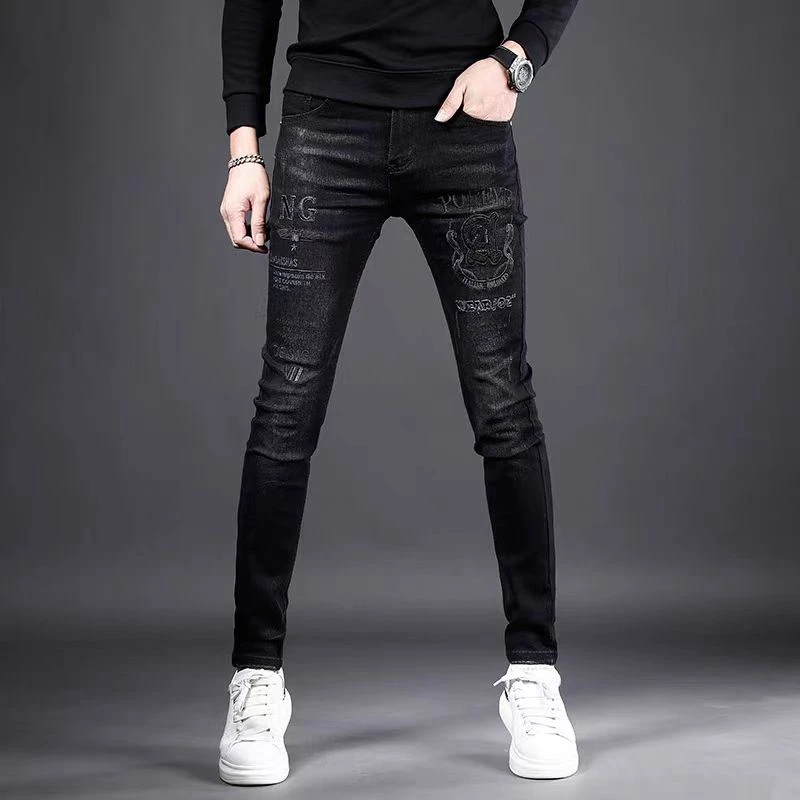 春夏潮牌刺绣男士牛仔裤男款修身小脚高端黑色弹力休闲裤秋冬加绒