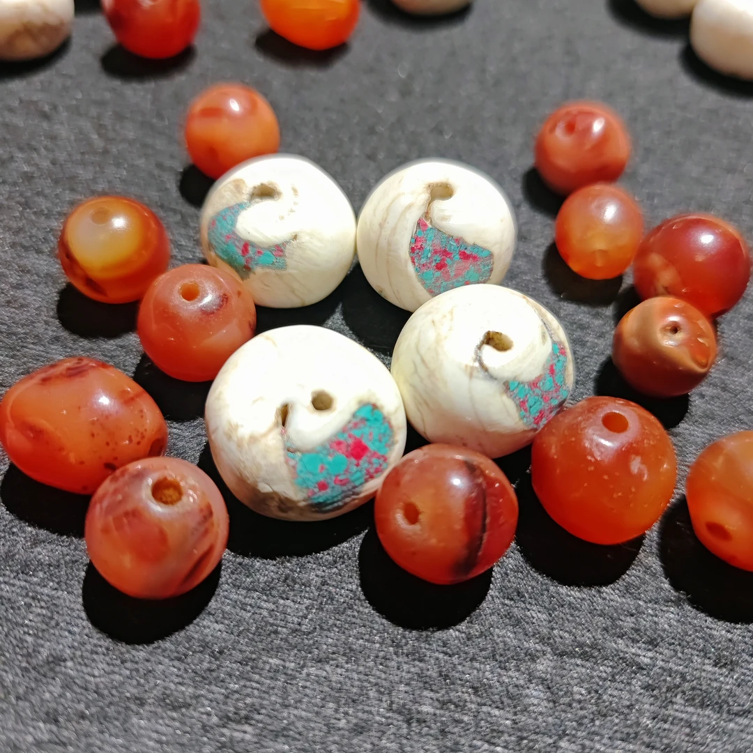 1111福福发两颗白珠两颗老玛瑙