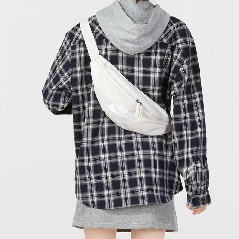 NIKE耐克 经典舒适户外男女款收纳休闲运动斜挎背包 DB0490-104