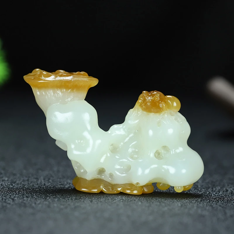 天然新疆和田玉糖白料太湖石呱呱来财吊坠纯手工雕刻男士女款百搭