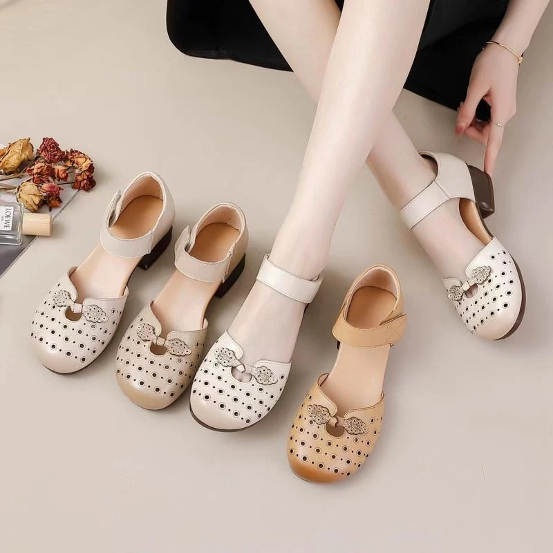 2025夏季真皮软底一字扣包头凉鞋高跟粗跟洞洞鞋百搭复古镂空皮鞋