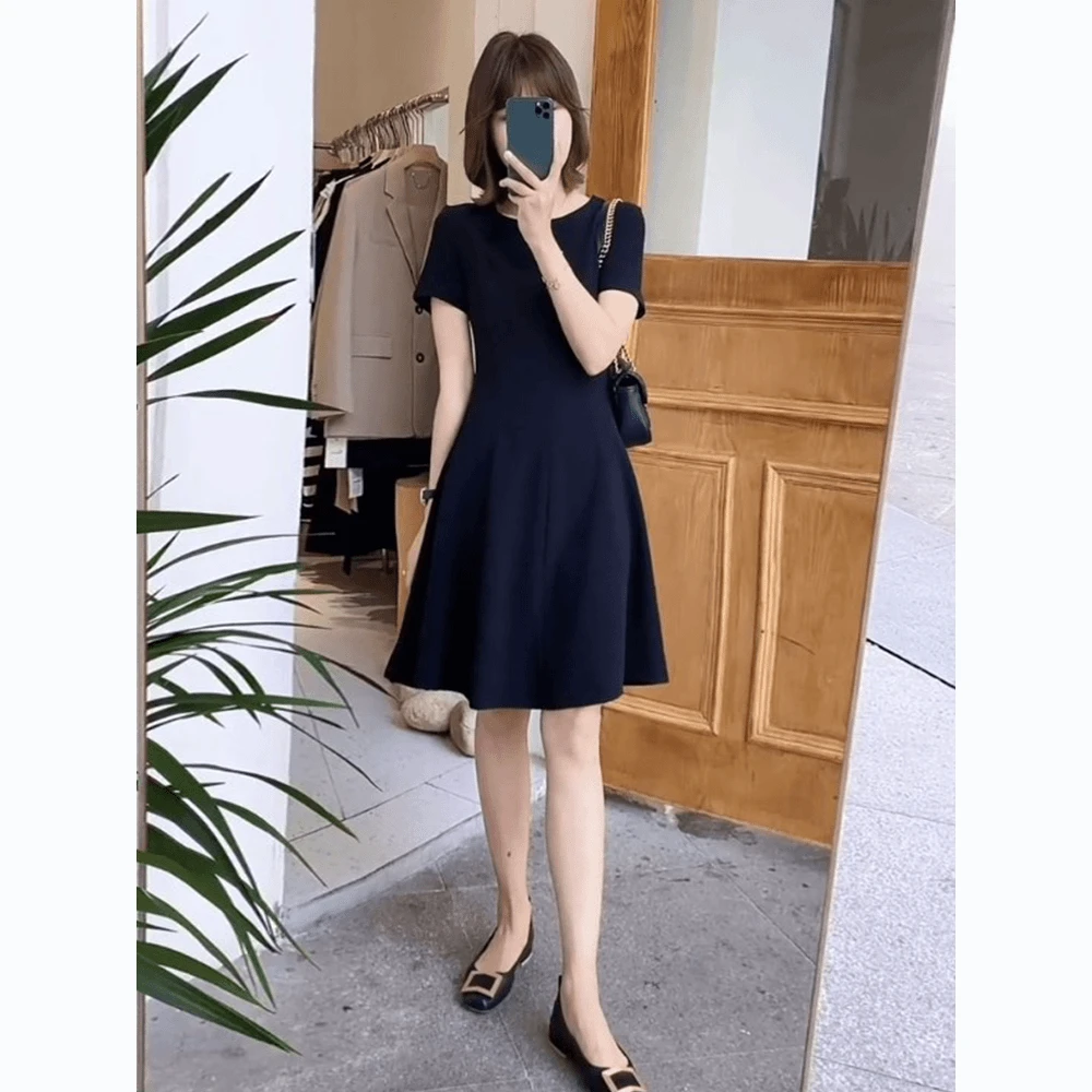 高级感简约法式连衣裙女2024夏季新款设计感极简风显瘦气质小黑裙