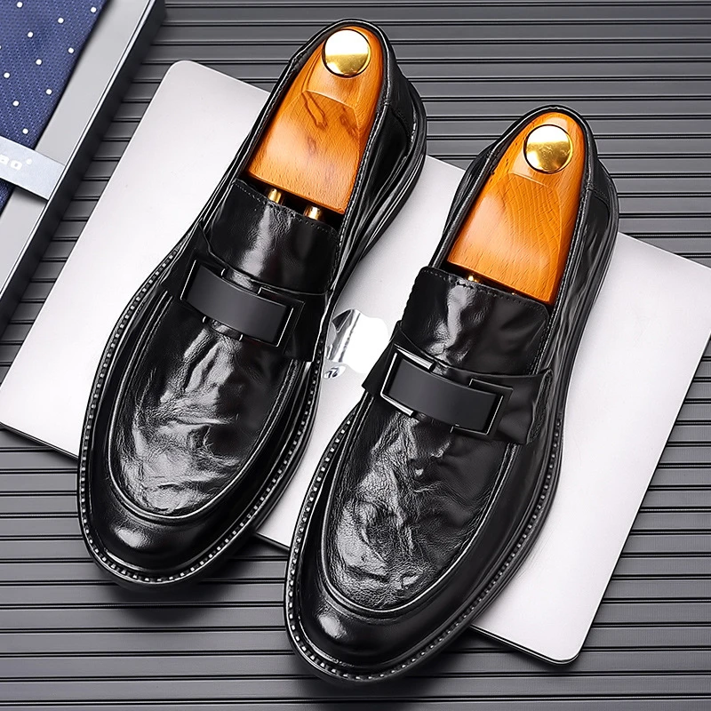 新款百搭手抓纹商务正装男士休闲皮鞋英伦尖头真皮厚底休闲鞋