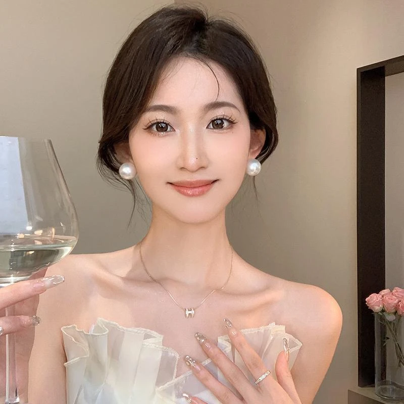 合金仿珍珠耳饰 小众百搭耳钉女复古耳环轻奢高级感小众网红耳夹
