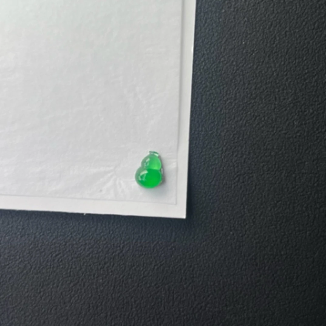 天然翡翠小绿葫芦