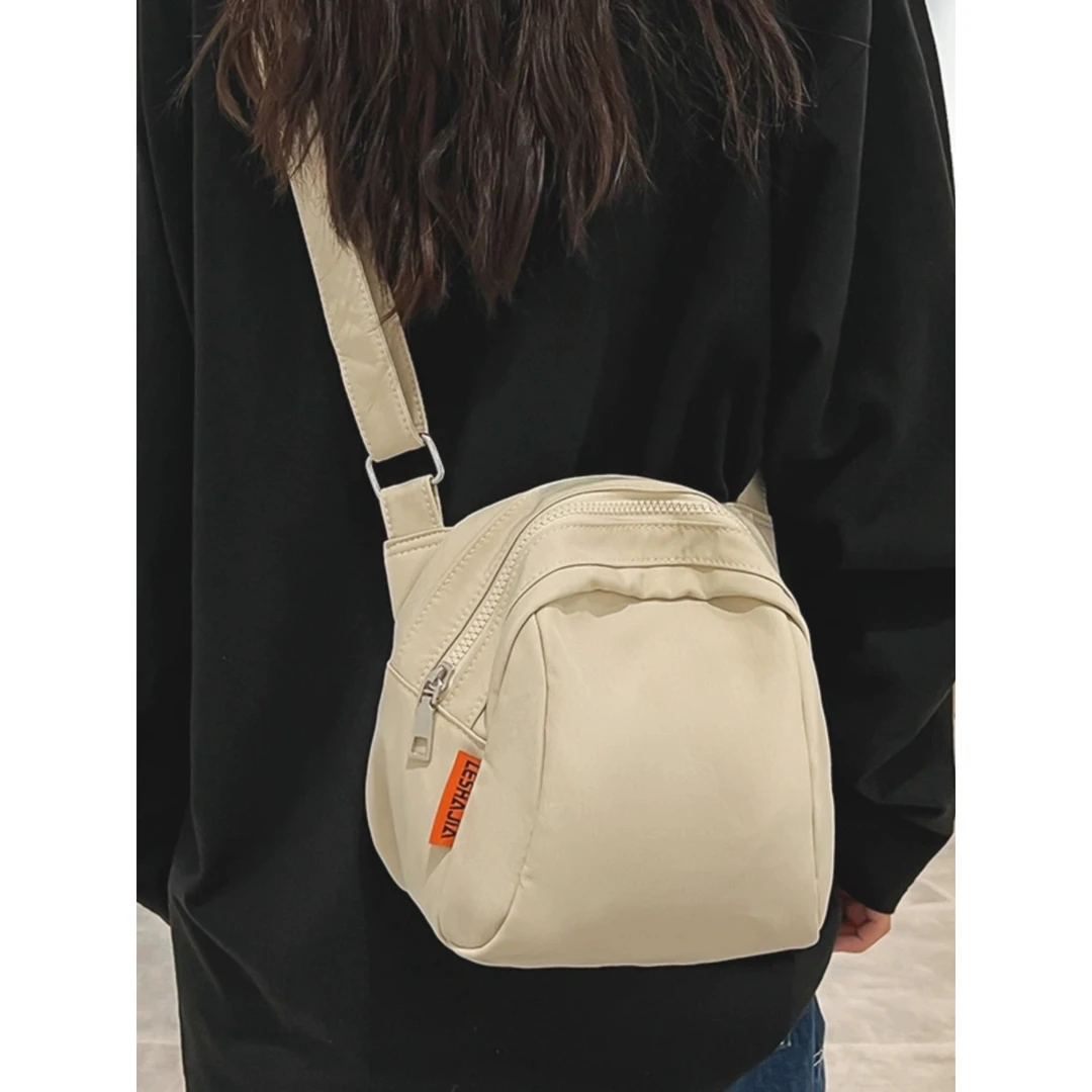 轻便尼龙布胸包2024流行新款潮范贝壳包帆布百搭休闲单肩斜挎包女