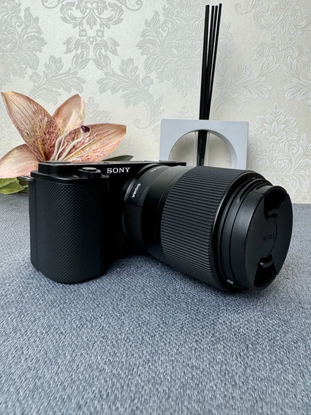 95新 Sony/索尼 索尼ZVE10微单相机高清摄影+98新适马30F14镜头