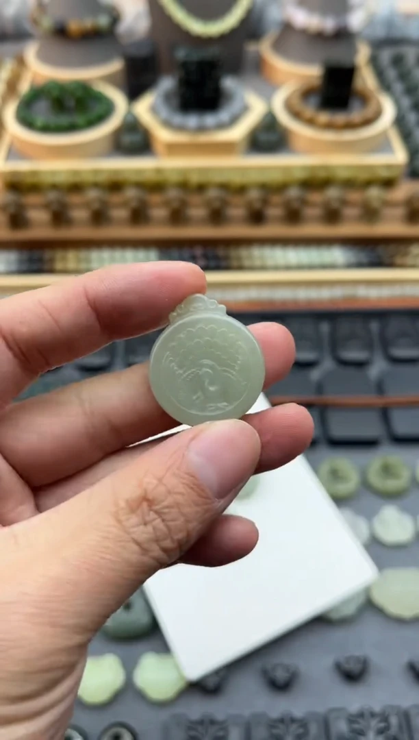 【闪购商品】和田玉颈饰未镶嵌孔雀圆牌