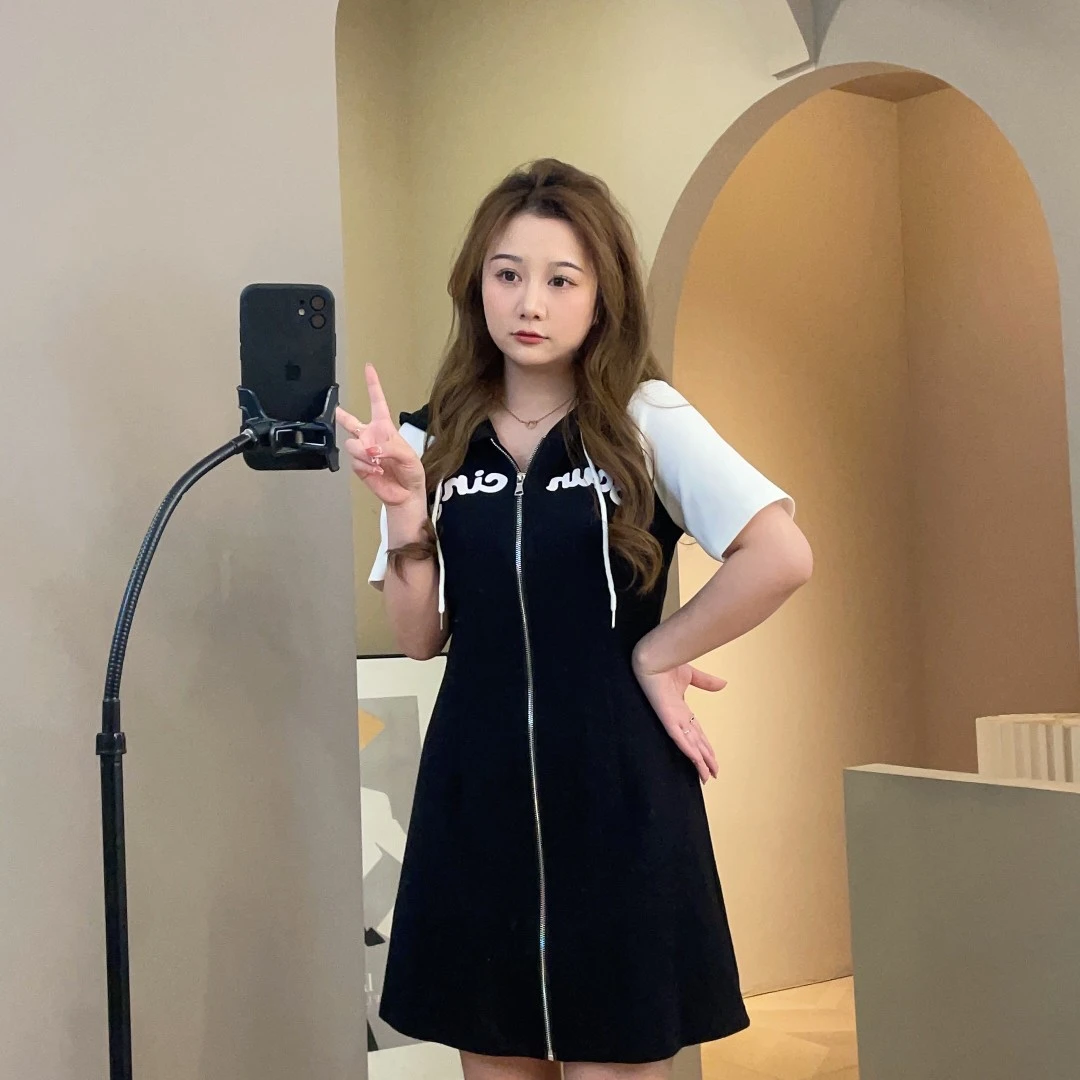 清清价 运动风时尚夏季微胖正肩收腰显瘦拼色连帽连衣裙PZ345034