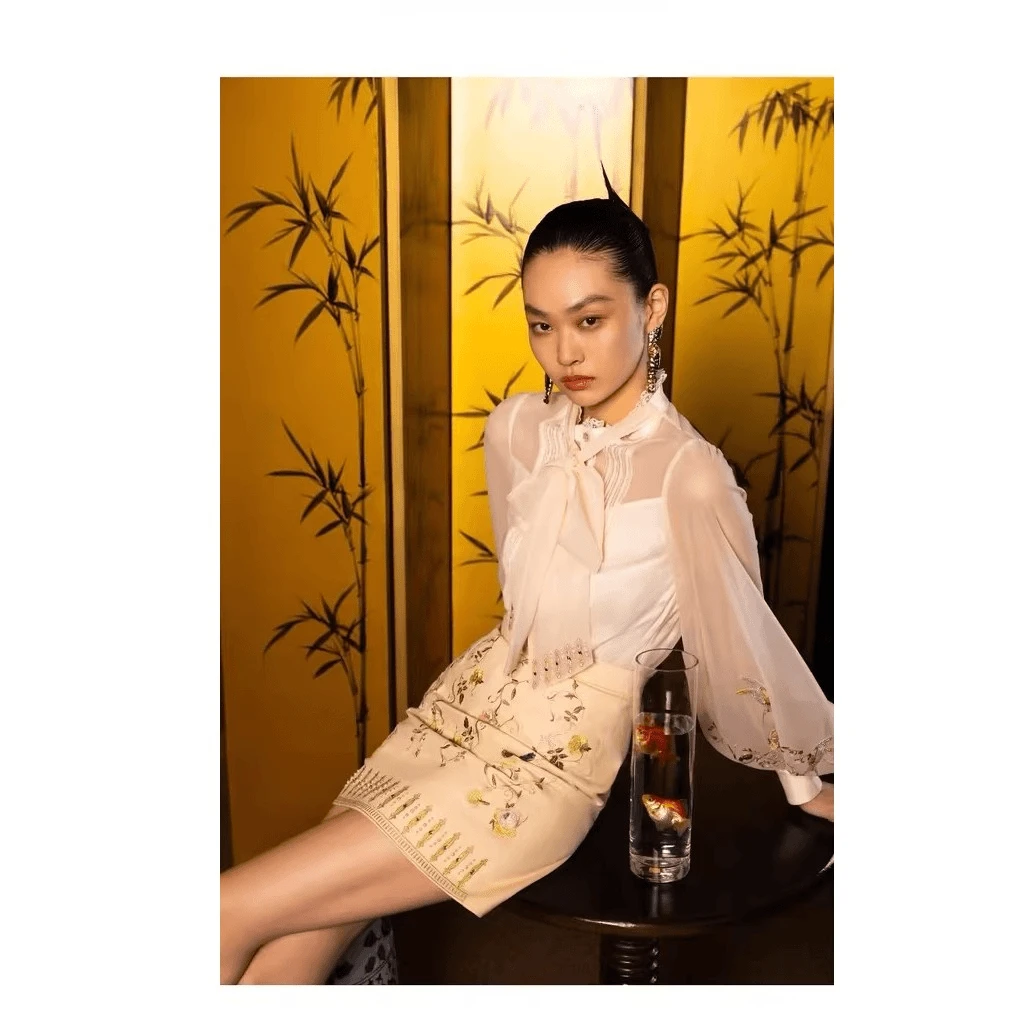 【商场同款】MAXRIENY鎏光花鸟绣花牛仔短裙艺术复古感高腰A字裙