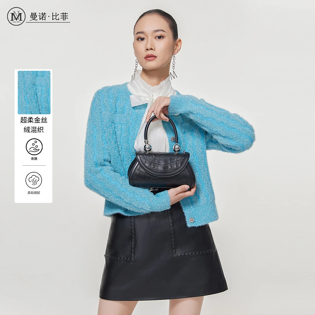 曼诺比菲冬季商场同款蓝色开衫毛织外套女短款时尚MEBM142038