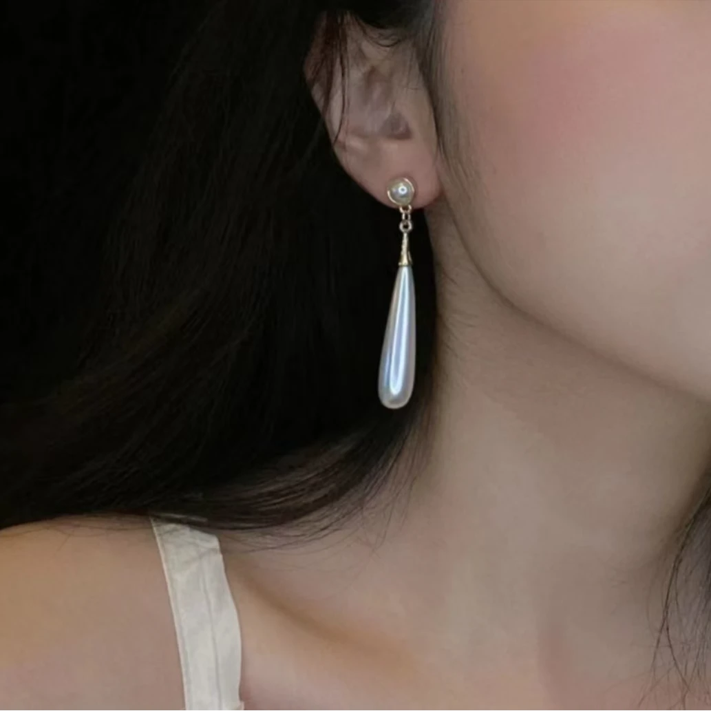 识恩 铜合金仿珍珠耳饰 港风赫本法式气质水滴耳钉简约长款耳环