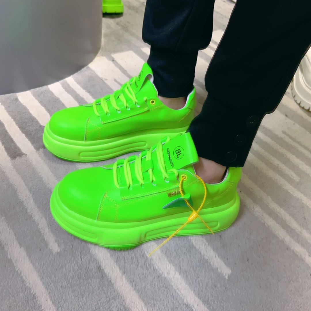 时尚潮流小白鞋青年单鞋2025春夏新款舒适透气休闲鞋厚底真皮板鞋