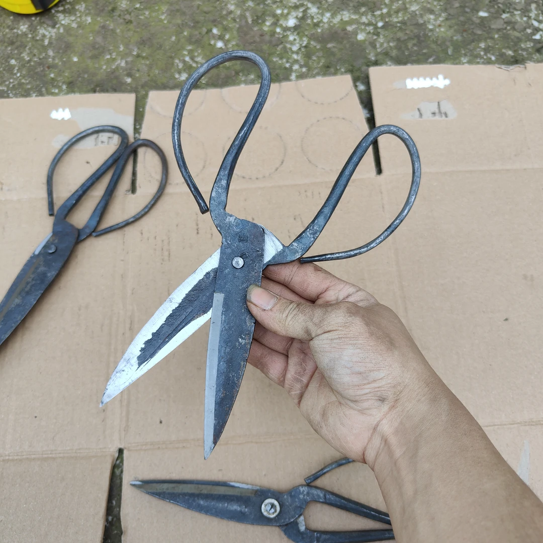 手工锻打老式剪刀