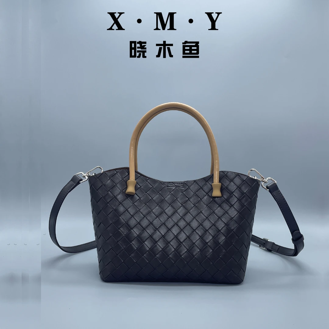 女士包包夏季新款时尚编织感包包大容量设计感真皮女士手拎包