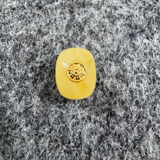 天然俄料蜜蜡墩子 直径11×7+mm 镶嵌足金金标 配串好看