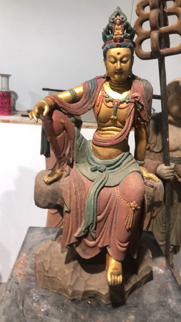 楠木彩绘木雕人物像高64厘米