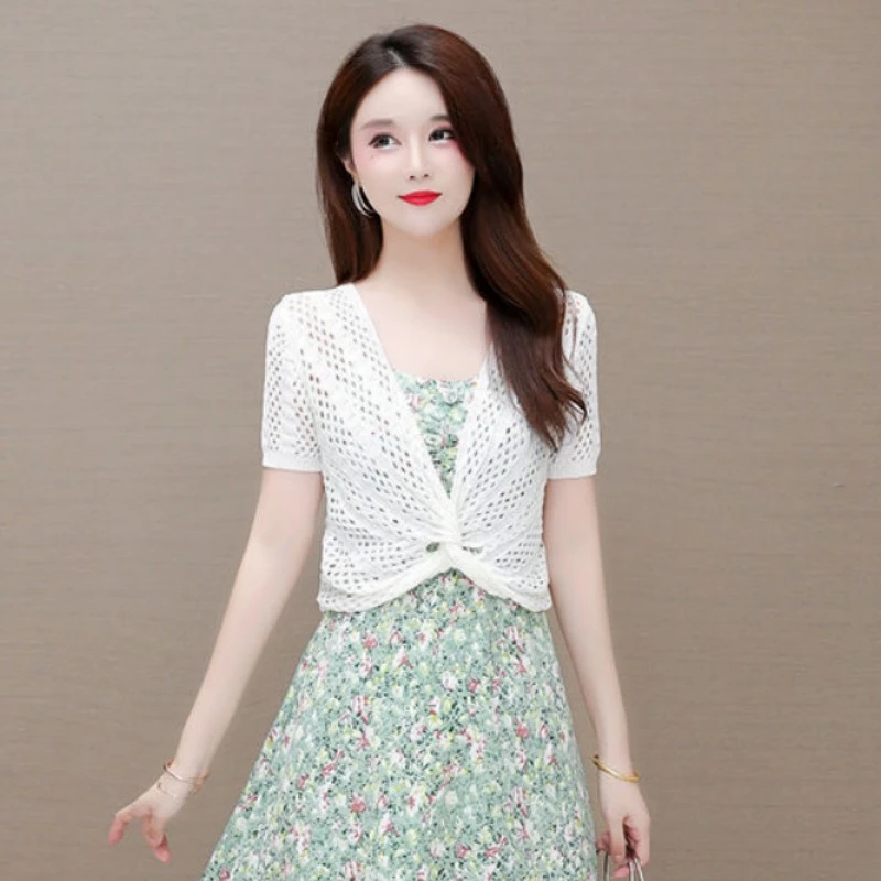 镂空罩衫女夏季2024新款时尚V领短款披肩外搭配吊带裙的坎肩上衣