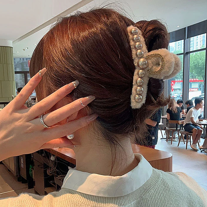 秋冬新款韩版毛毛珠珠盘发鲨鱼夹子女后脑勺抓夹发夹发卡子【818】