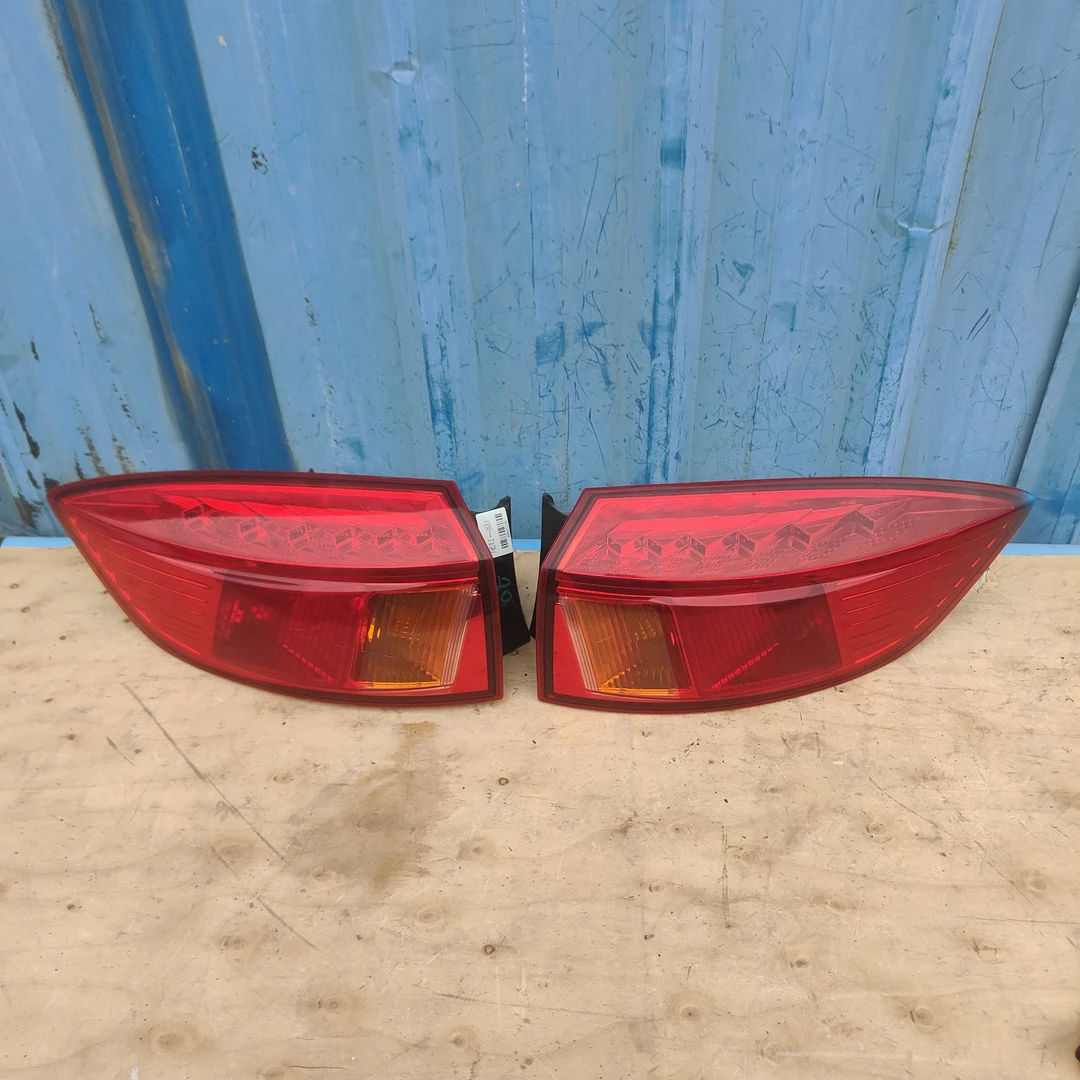 适用于一汽奔腾x80后尾灯刹车灯倒车灯防追尾灯