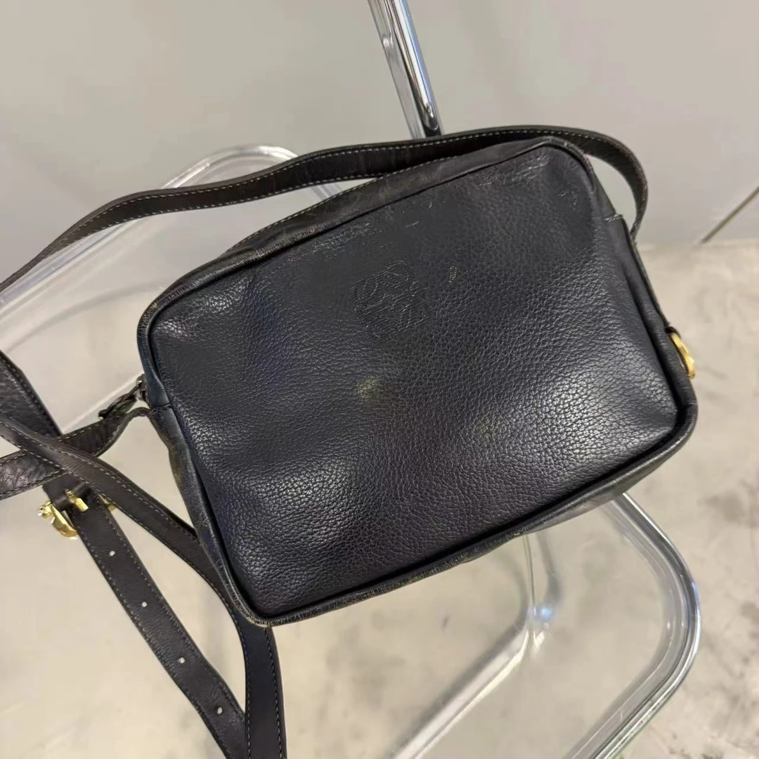 95新 LOEWE/罗意威 质感黑金牛皮相机包休闲男包