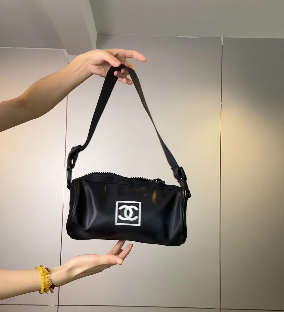95新 Chanel/香奈儿 香奈儿黑色拼白 mini圆筒单肩包 腋下包