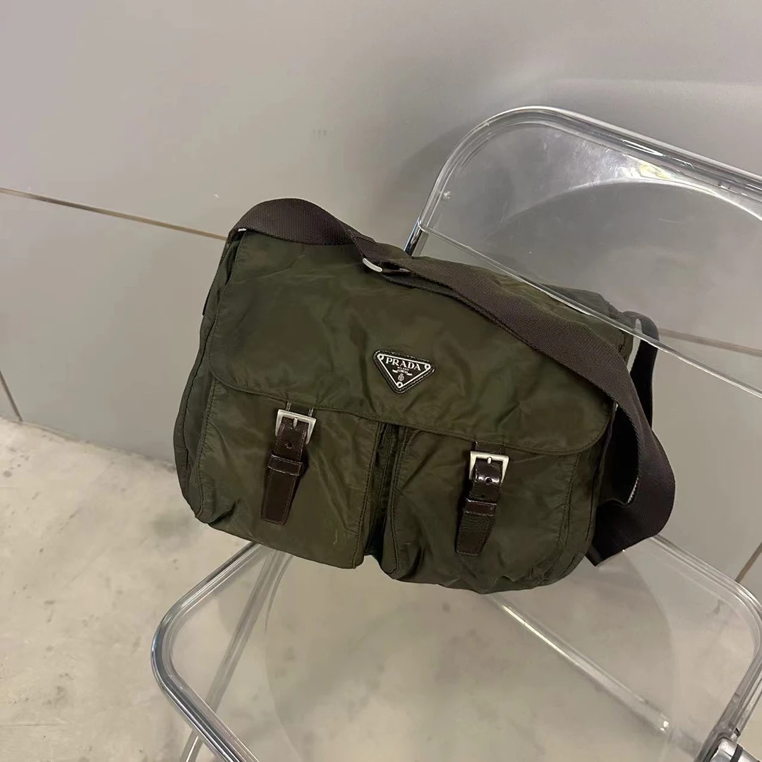 95新 Prada/普拉达 普拉达双扣邮差尼龙面单肩斜挎邮差包