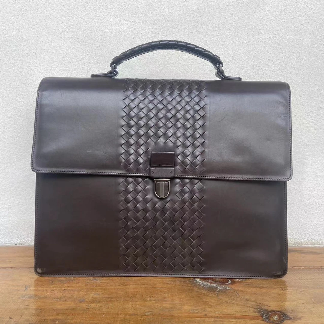 95新 BOTTEGA VENETA/葆蝶家 商务男包 黑色半编织翻盖斜挎公文包