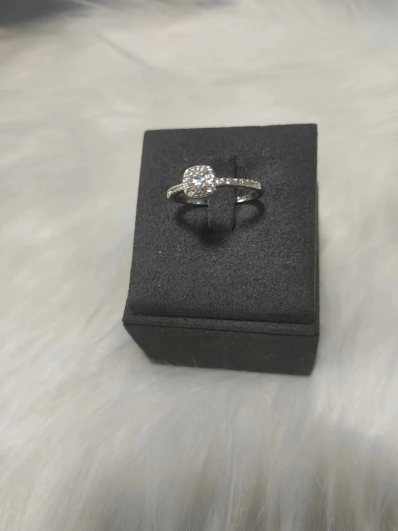 南非18A u婚戒 微镶方包30分戒指.H