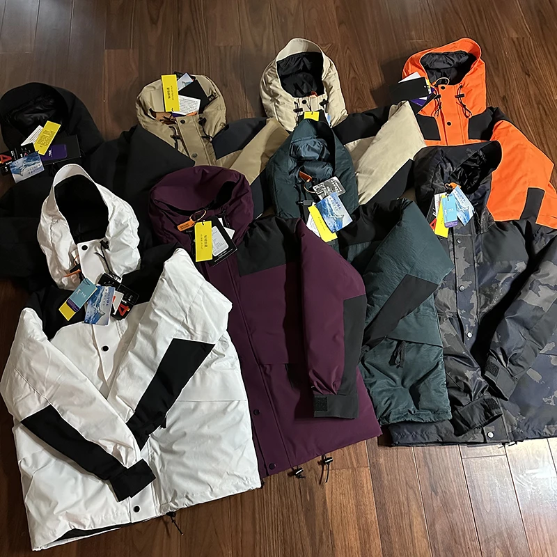 抗寒就靠它！保暖加厚 防风防水 撞色情侣连帽羽绒服