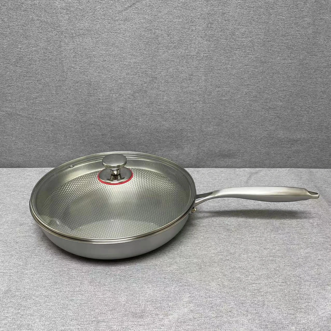 5-012 不锈钢单炳煎锅 鱼鳞纹 28*6CM 带盖重约1.8KG