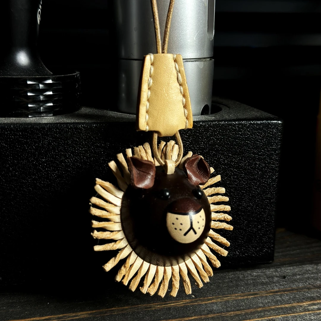 硬野原创傲娇小狮子头层牛皮包包挂件