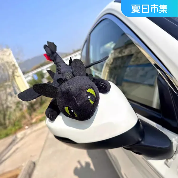 创意无牙仔汽车摆件车顶天窗粘贴毛绒玩具车载可爱玩偶挂件小飞龙