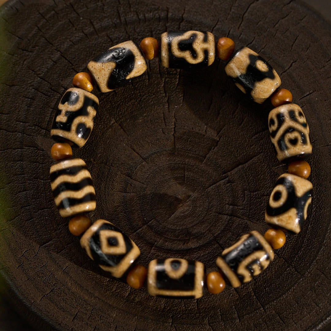 玛瑙玉髓桶珠牙黄多宝手串（E1TWZ）