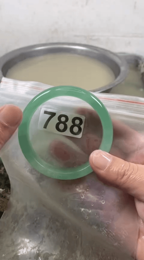 【闪购商品】石英质玉手镯未镶嵌6162