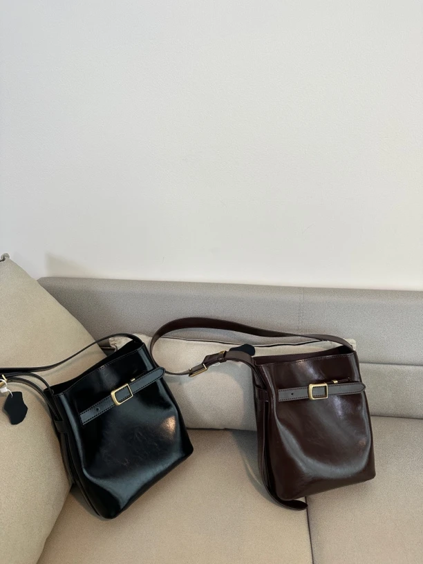 小众复古轻奢托特包新款简约斜挎水桶包包女百搭时尚小包包