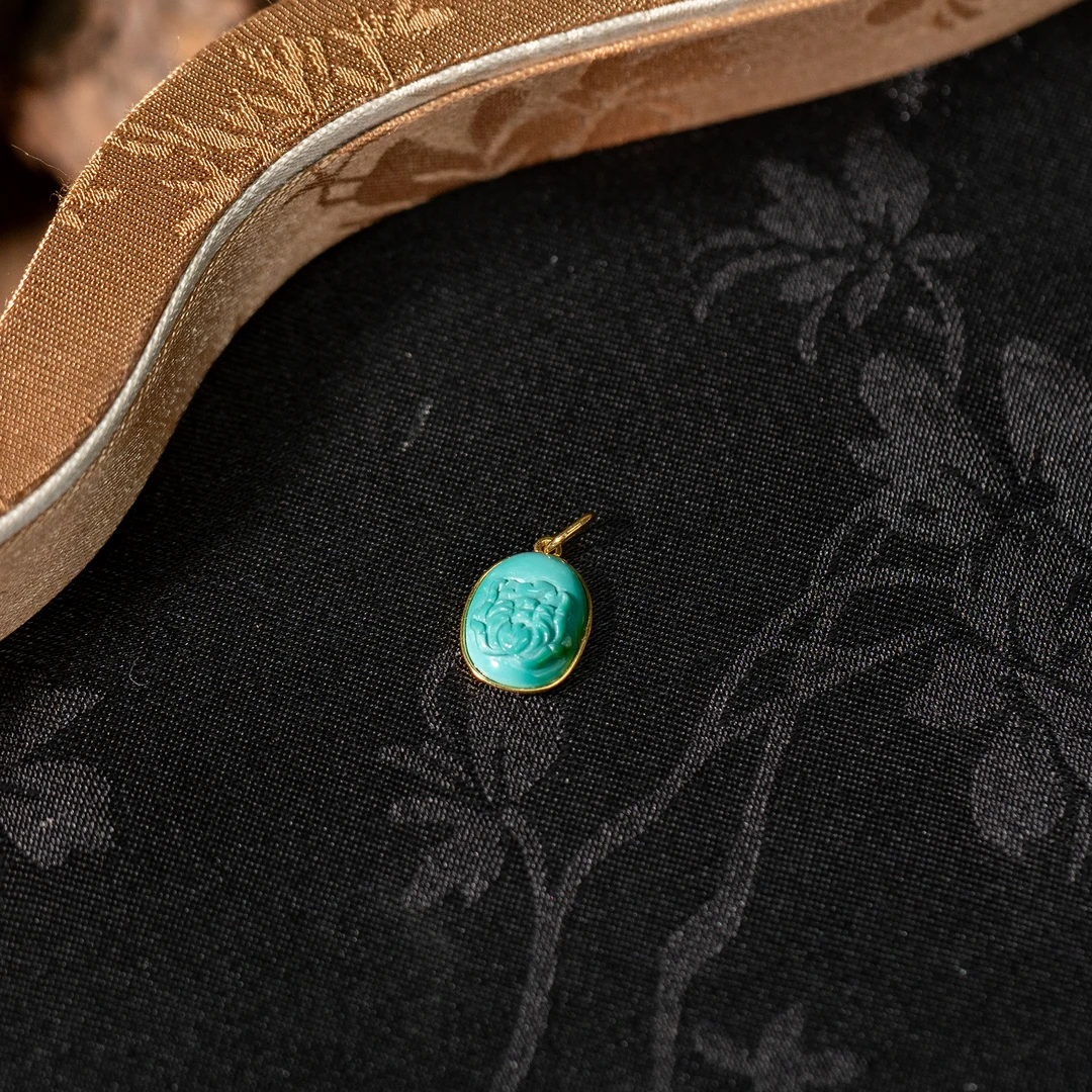 【韵洁珠宝】18k绿松石雕刻花吊坠/Z0017/多样性发一件