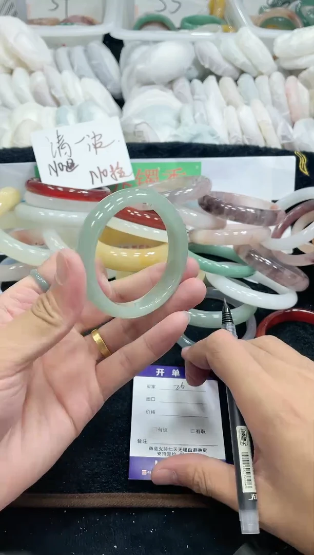 【闪购商品】石英质玉手镯未镶嵌69