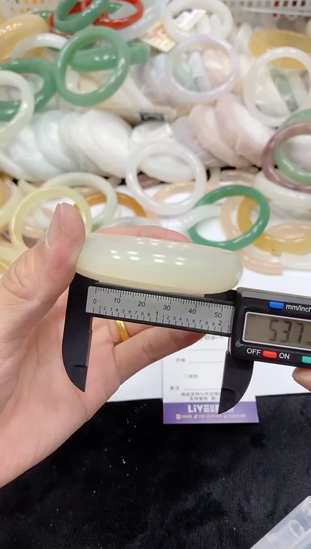 【闪购商品】石英质玉手镯未镶嵌364+54-55