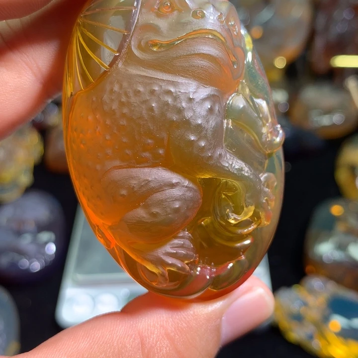琥珀裸石未镶嵌呱呱来财