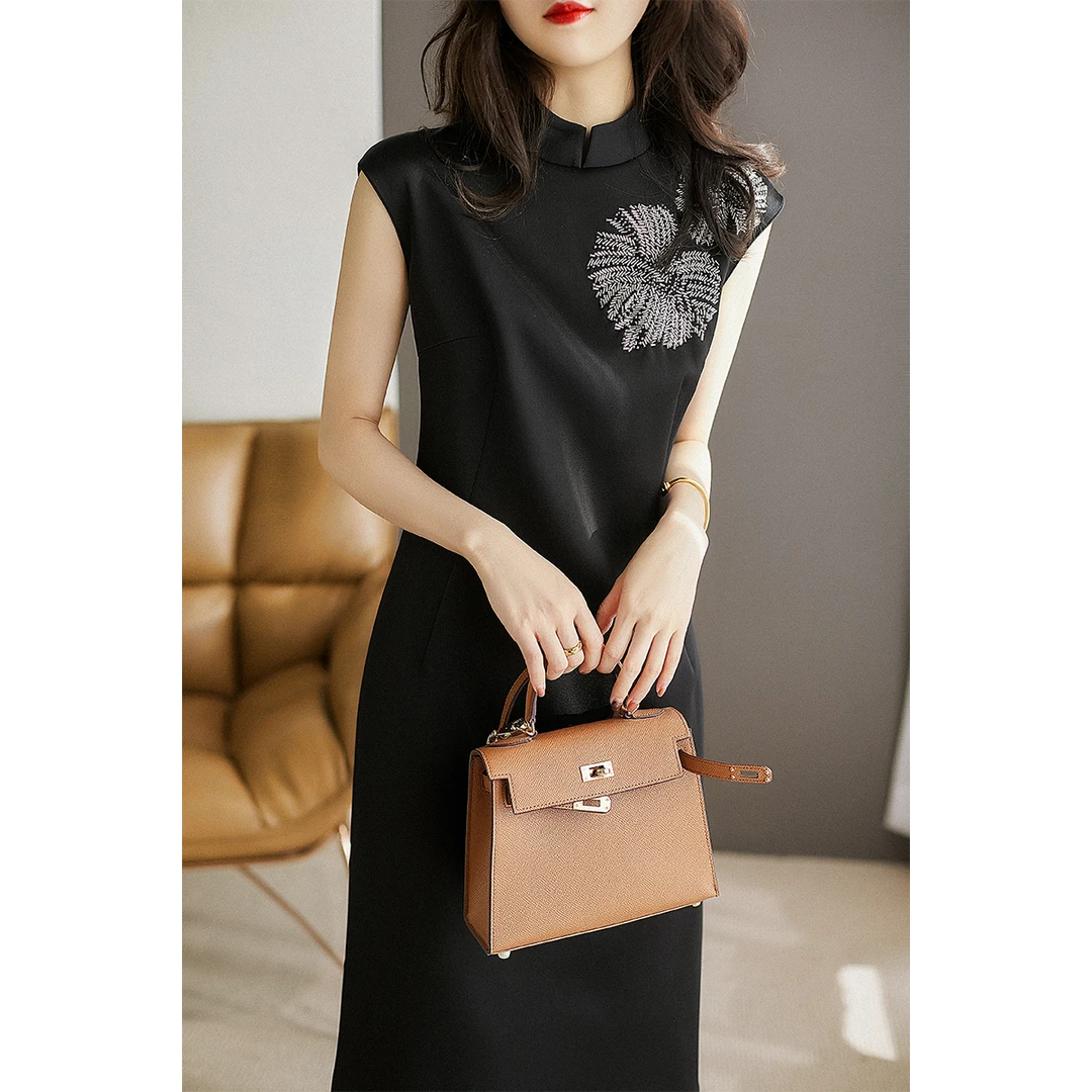 蕾家入骨的精致重工银叶钉珠点缀小立领改良款旗袍款包臀连衣裙夏